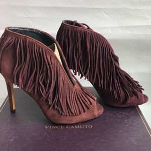 NWT Vince Camuto SIGNATURE Yvonne Fringed Pump